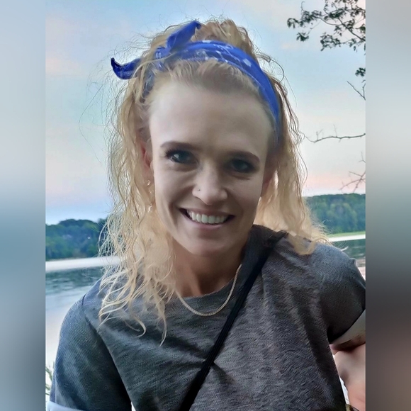 Meet your Posher, Carola - Picture 2 of 5